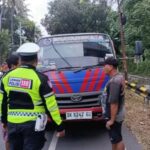 Diduga Karena Jarak yang Terlalu Dekat, Sopir Truk Fuso Tidak Dapat Mengendalikan Kendaraan Sehingga Tabrakan Beruntun Terjadi IMG-20260516-WA0118