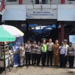 Gandeng Polda Jatim, Satlantas Polres Malang Edukasi Keselamatan Berkendara di Pasar Karangploso IMG-20260525-WA0078