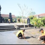 Polres Malang Bersihkan Pura Kendalisodo Sambut Hari Bhayangkara ke-80 Screenshot_20260605-162504