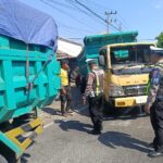 Pecah Ban, Suzuki SX4 Tabrak Dump Truck hingga Terguling di Jalur Banyuwangi–Jember Screenshot_20260627-154643