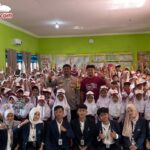 Gandeng Mahasiswa KKN UIN KHAS, Kanit Binmas Polsek Songgon Edukasi Siswa SDN 1 Songgon Tolak Perundungan Screenshot_20260803-114036