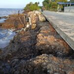 Warga Mundam Resah, Abrasi Laut Kian Mendekat ke Permukiman dan Jalan Utama Screenshot_20260808-051946