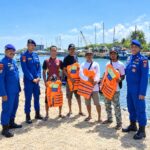 Satpolairud Polresta Banyuwangi Bagikan Life Jacket ke Nelayan Pulau Wangi Pantai Boom IMG-20260925-WA0019