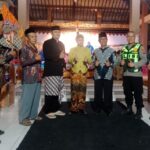 Plt. Kapolsek Muncar Hadiri Malam Ruwatan, Penyerahan Hadiah HUT RI ke-81 dan Maulid Nabi di Desa Kedungrejo Screenshot_20260906-093510