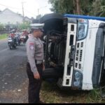 Truck Isuzu Terguling di Wadungdolah Genteng, Satlantas Imbau Pengendara Waspada di Jalan Menikung Screenshot_20260907-203521