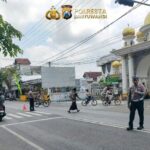 Anggota Satlantas Polsek Genteng Laksanakan Pengamanan Sholat Jum'at, Pastikan Situasi Lancar dan Kondusif Screenshot_20260911-124915